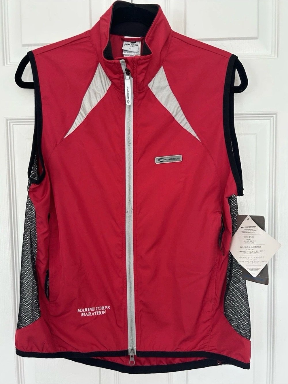 NEW Brooks Running Marine Corps Marathon Women’s Vest Red Medium NWT No Year